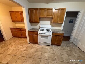 15 Bunker Hill Ave in Waterbury, CT - Building Photo - Building Photo