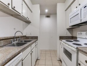 6050 Melody Ln in Dallas, TX - Building Photo - Building Photo