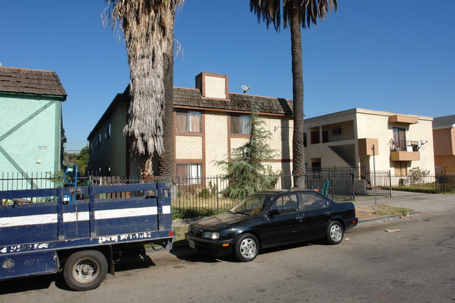 14237 Calvert St in Van Nuys, CA - Building Photo - Building Photo