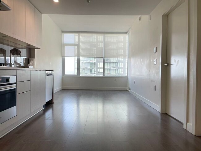 5051 Imperial St in Burnaby, BC - Building Photo - Building Photo