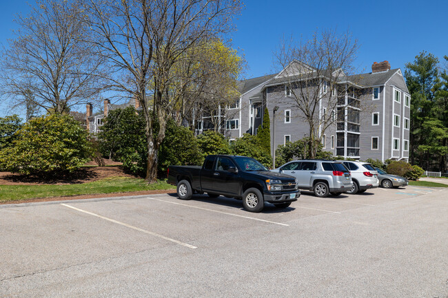 Parke Place Residential Suites in Nashua, NH - Building Photo - Building Photo