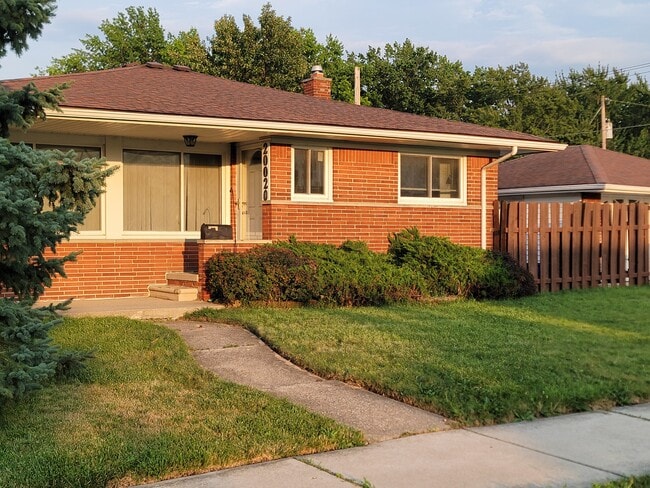 20020 Valera St in St. Clair Shores, MI - Foto de edificio - Building Photo