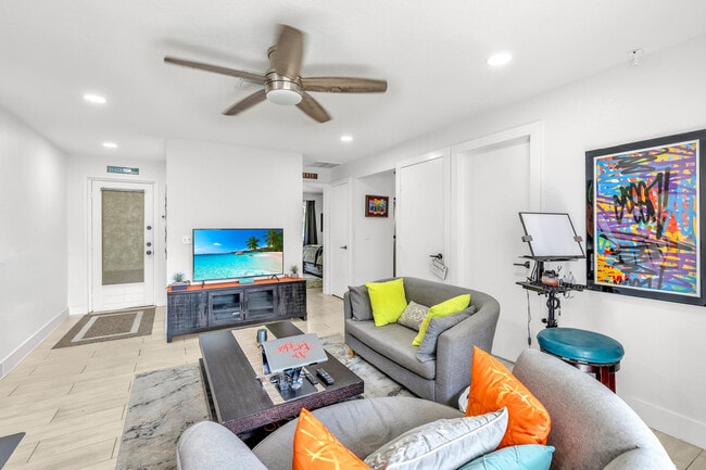 2638 Taylor St in Hollywood, FL - Building Photo - Building Photo