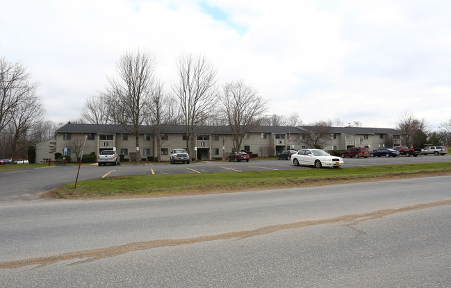 Deerfield Estates in Pulaski, NY - Foto de edificio - Building Photo