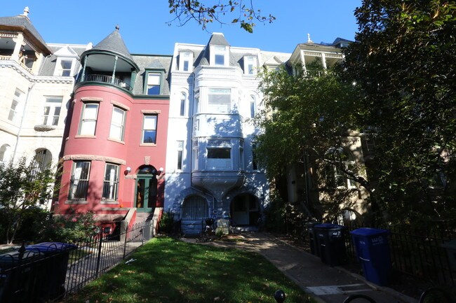 1008 E Capitol St NE in Washington, DC - Foto de edificio - Building Photo