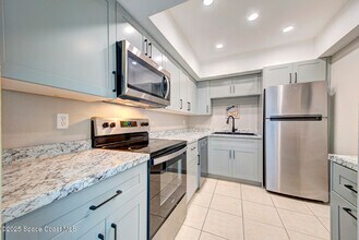 223 Columbia Dr in Cape Canaveral, FL - Building Photo - Building Photo