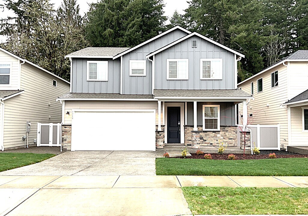 7718 Brenden St SW in Olympia, WA - Foto de edificio