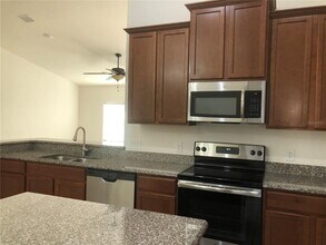 3211 Silver Fin Way in Kissimmee, FL - Building Photo - Building Photo