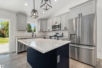 4712 Owl View Dr in Traverse City, MI - Building Photo - Building Photo