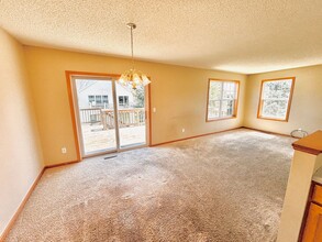 7487 Devin Ln in Shakopee, MN - Building Photo - Building Photo