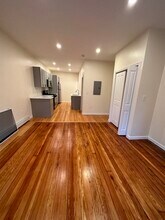 28 Bartlett Cres in Brookline, MA - Building Photo - Building Photo
