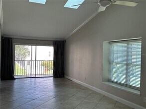 230 Sun Vista Ct N in Treasure Island, FL - Building Photo - Building Photo