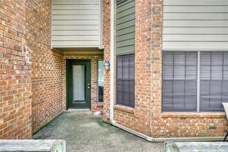 2400 Longmire Dr, Unit 303 in College Station, TX - Foto de edificio - Building Photo