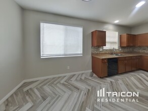 4217 S 73rd Dr in Phoenix, AZ - Building Photo - Building Photo