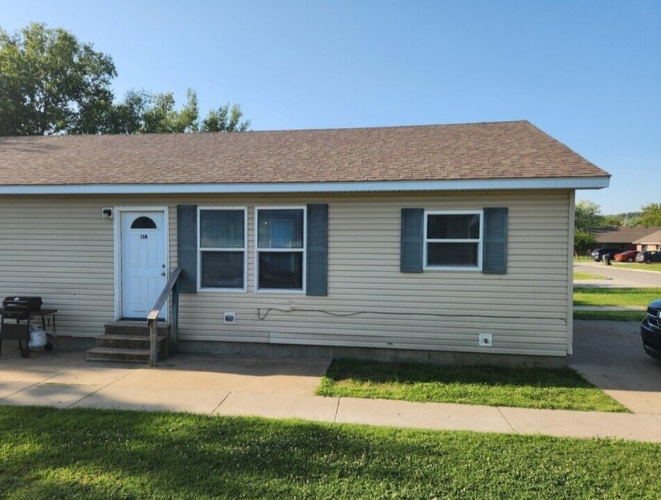 114 N Wild Horse St in Skiatook, OK - Building Photo