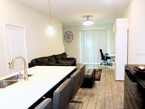 9114 Tecumseh Dr in Alafaya, FL - Foto de edificio - Building Photo