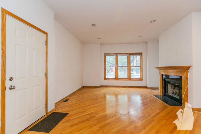 2715 N Wayne Ave in Chicago, IL - Building Photo - Building Photo