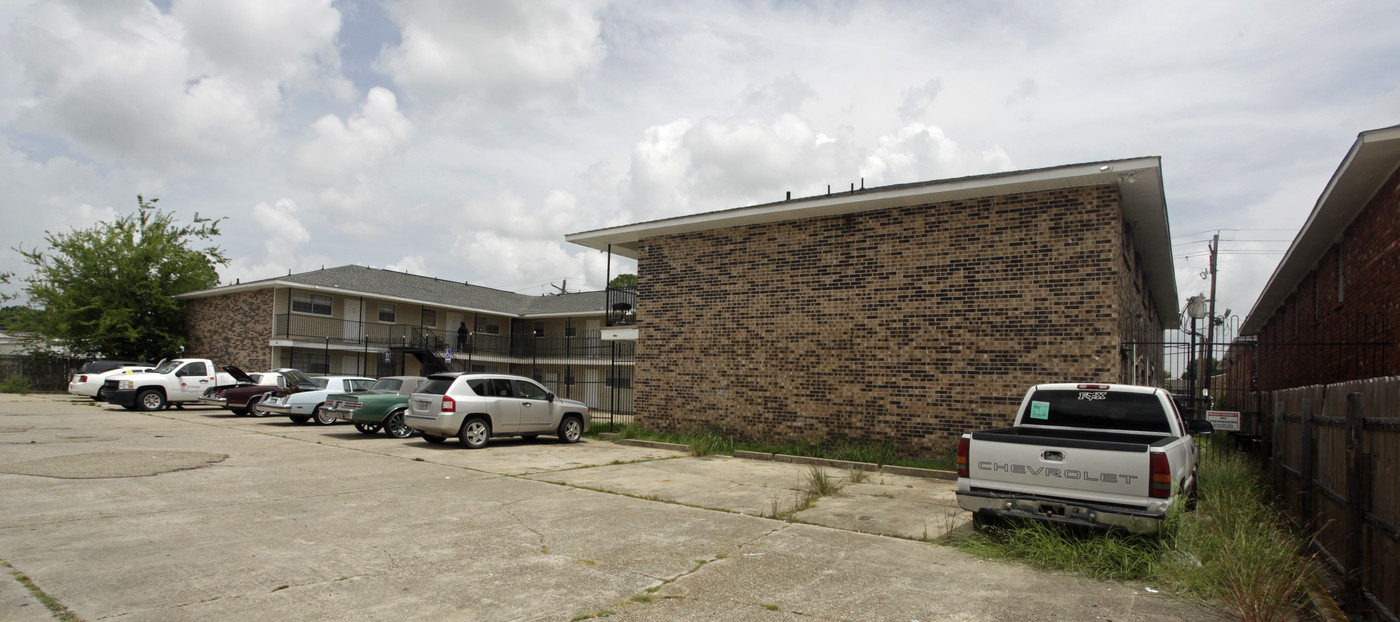 Titian Apartments in Baton Rouge, LA - Building Photo