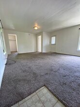 1247 Quarry Ave NW, Unit Apt 2 in Grand Rapids, MI - Foto de edificio - Building Photo