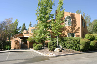 619-643 Dorothy Way Apartamentos