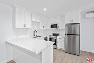 1518 1/4 Stearns Dr in Los Angeles, CA - Building Photo - Building Photo