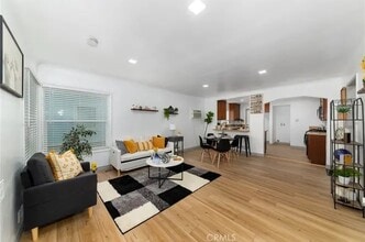 218 E Hullett St, Unit Front in Long Beach, CA - Building Photo - Building Photo