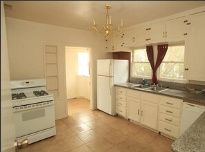 1238 N Gardner St in West Hollywood, CA - Building Photo - Building Photo