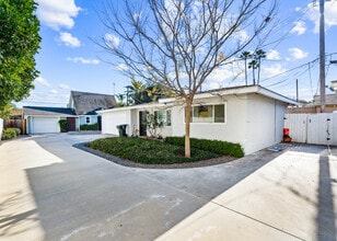 Orange Bungalows in Costa Mesa, CA - Building Photo - Building Photo