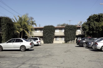 Orange Manor Apartments in Long Beach, CA - Foto de edificio - Building Photo