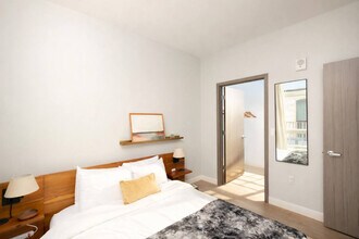 211 W Mineral St in Milwaukee, WI - Foto de edificio - Building Photo