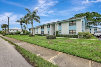 4885 SE Capstan Ave in Stuart, FL - Foto de edificio - Building Photo