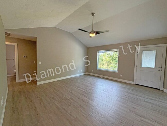 1097 E Lakota St in Nixa, MO - Building Photo - Building Photo