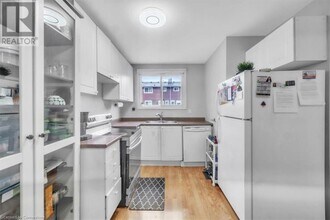 120 Quigley Rd in Hamilton, ON - Building Photo - Building Photo