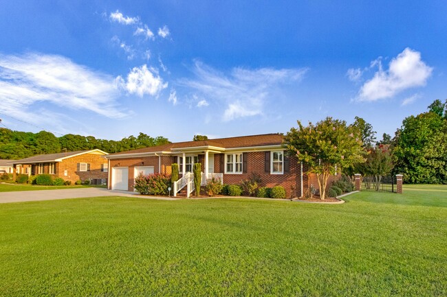 604 E Patetown Rd in Goldsboro, NC - Building Photo - Building Photo