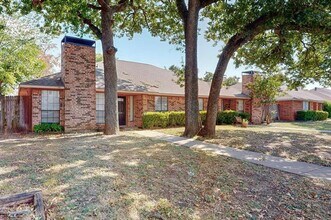 1900 N Irving Heights Dr in Irving, TX - Building Photo - Building Photo
