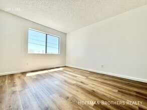 11817 Victory Blvd, Unit 114 in Los Angeles, CA - Building Photo - Building Photo