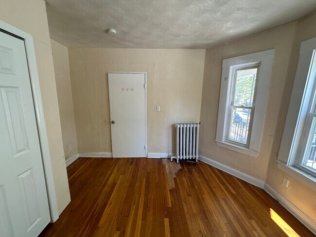 227 Boston Ave, Unit 2 in Medford, MA - Building Photo - Building Photo