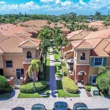 4949 N Harbor Isles Dr in Fort Lauderdale, FL - Building Photo - Building Photo