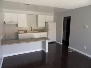 White Street Apartments in Adelanto, CA - Building Photo - Building Photo