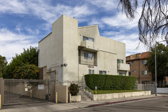 15015 Sherman Way in Van Nuys, CA - Building Photo - Primary Photo