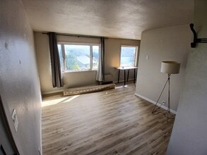 398 Mountain View Dr in Homer, AK - Building Photo - Building Photo