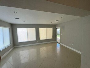 4411 NE 15th Way in Oakland Park, FL - Building Photo - Building Photo