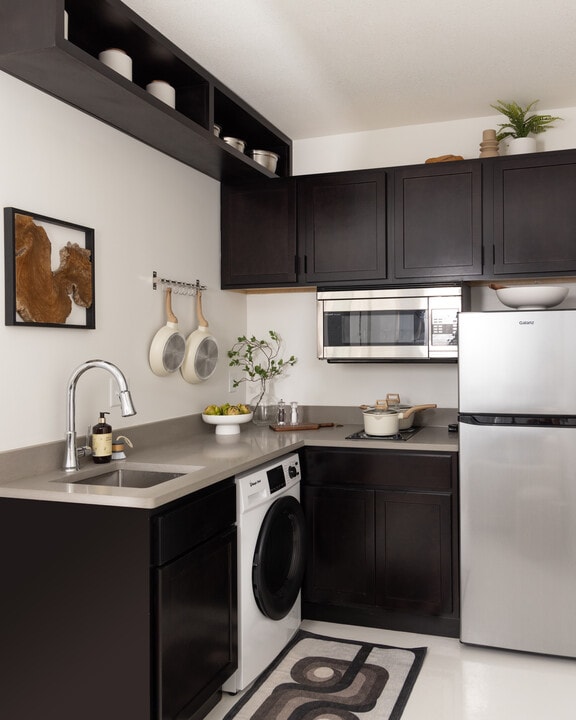 Signal Hill Studios in Kansas City, MO - Building Photo