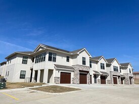Lake Estates in Lawrence, KS - Building Photo
