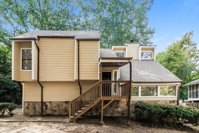 961 Woodmont Dr