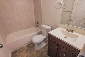 821 Johahn Dr in Westminster, MD - Building Photo - Building Photo