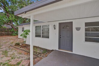1251 NE 150th St in Miami, FL - Foto de edificio - Building Photo