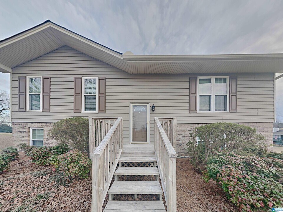 105 Spring Glade Cir in Trussville, AL - Foto de edificio