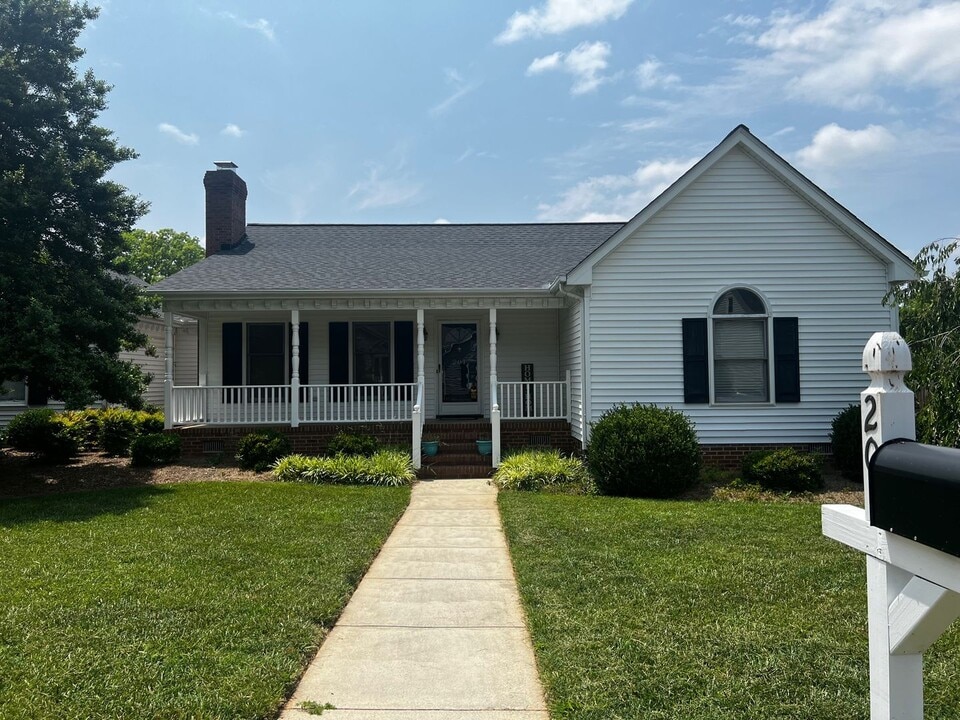 201 Sullivan Ct in Gibsonville, NC - Building Photo