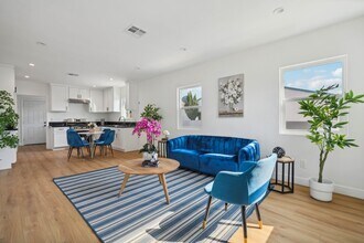 8142 Irvine Ave in North Hollywood, CA - Building Photo - Building Photo